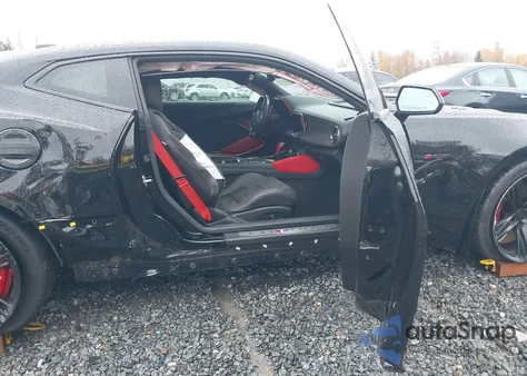 2021 Chevrolet Camaro Rwd Zl1 z USA, uszkodzony, nr VIN 1G1FK1R6XM0139083